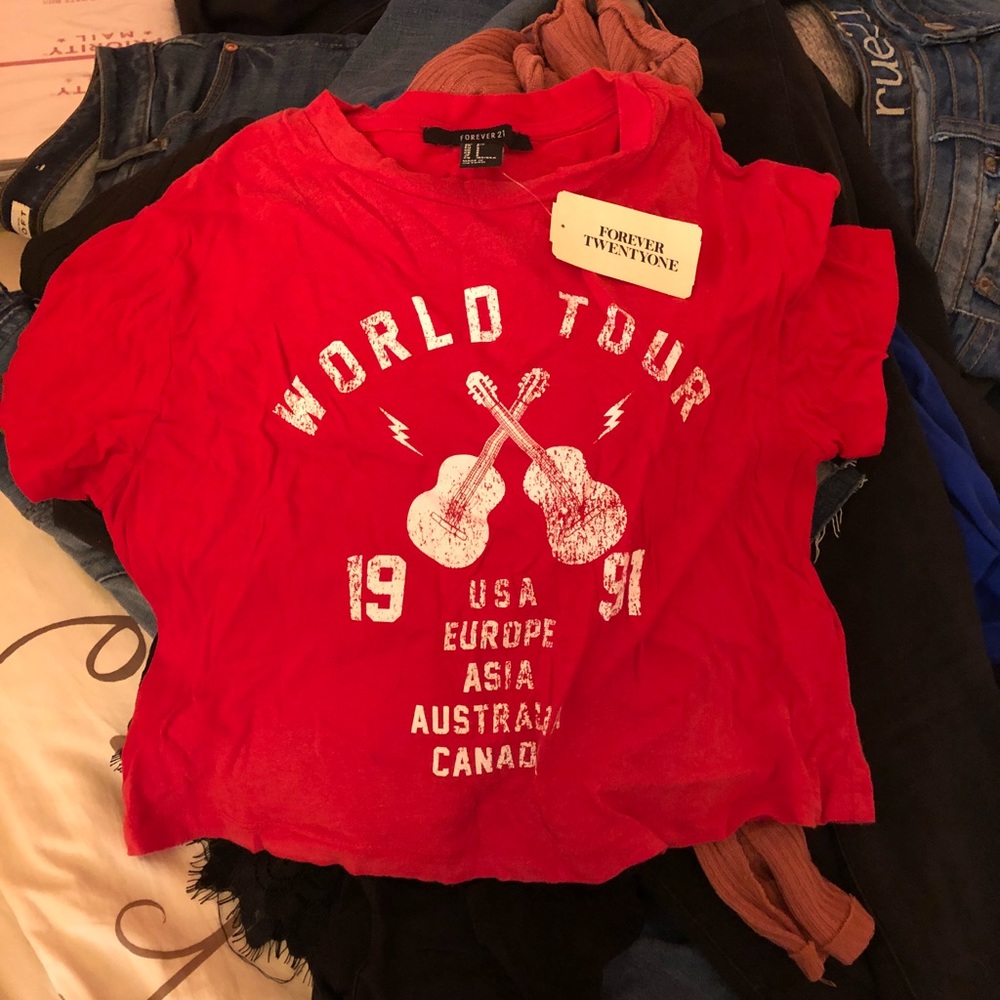 FOREVER 21 WORLD TOUR CROPPED TEE